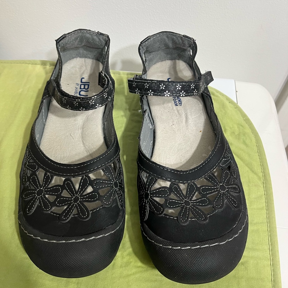 Jambu Black Woman’s Shoes with Floral Cutouts